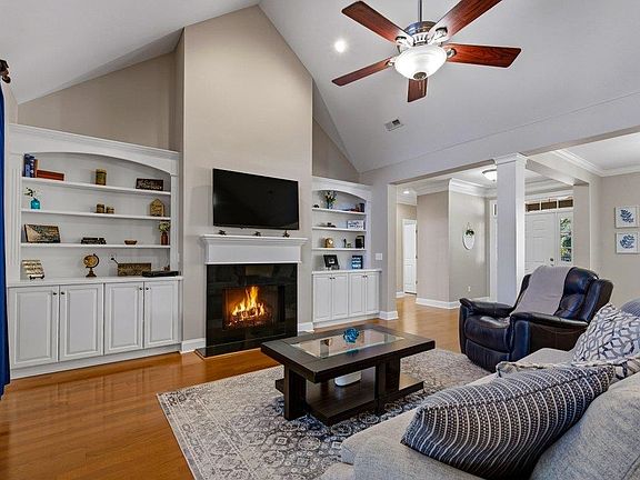 4th image of 548 Arcadia Rd.