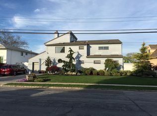 34 Brightwater Pl, Massapequa, NY 11758