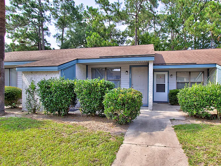 910 Brett Dr — Photo 1