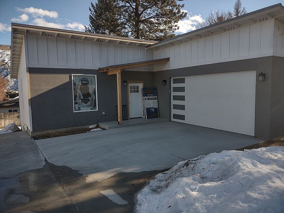 Concrete Driveway / Porch