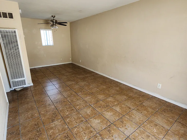 4992 Auburn Dr #C — Photo 7