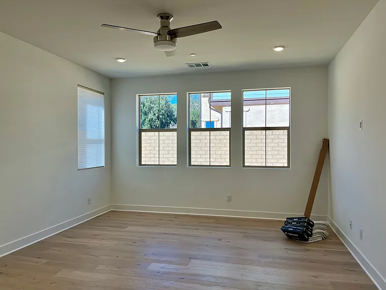 779 Edward Scholle Dr — Photo 17