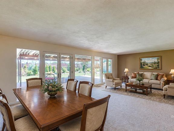 2nd image of 2137 Hillcrest Dr