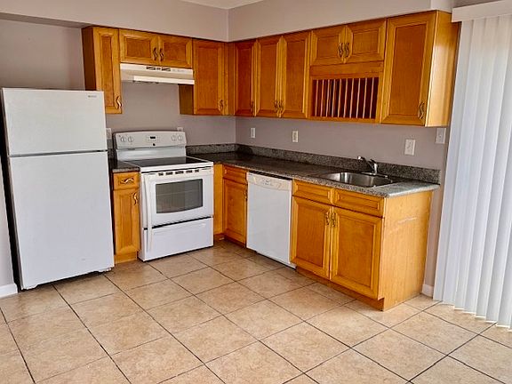 3rd image of 3333 Golden Dr APT A