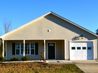 213 Attmore Dr, New Bern, NC 28560