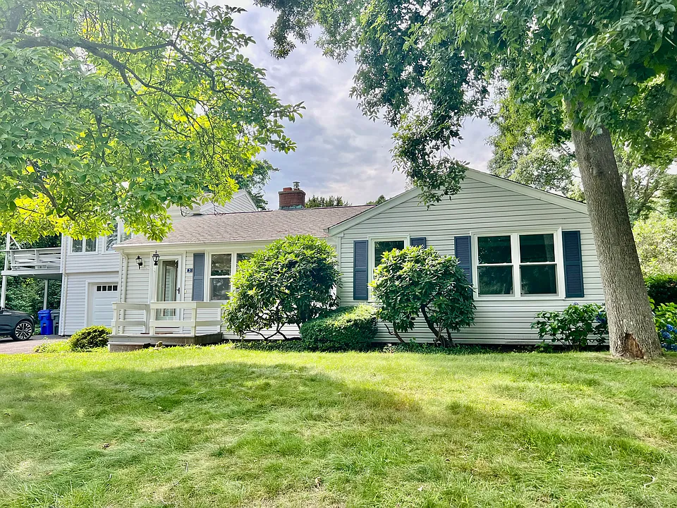 3 Bayview Ave