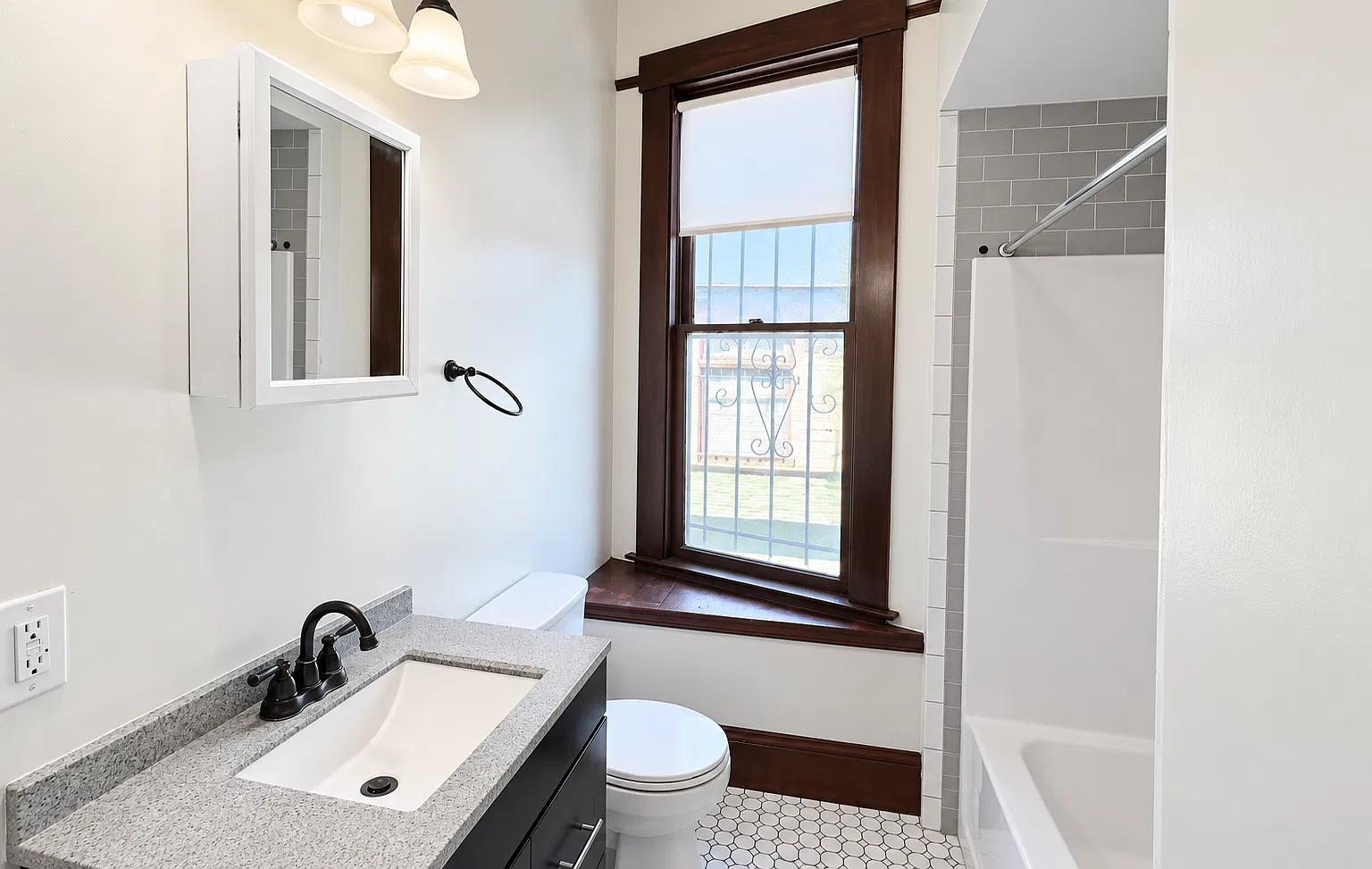 4 bed, 1044 sqft, $6,495 — Photo 4