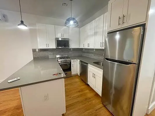 Rented by Tapiro Realty | media 1