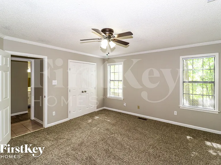 8686 Chris Suzanne Cir — Photo 9
