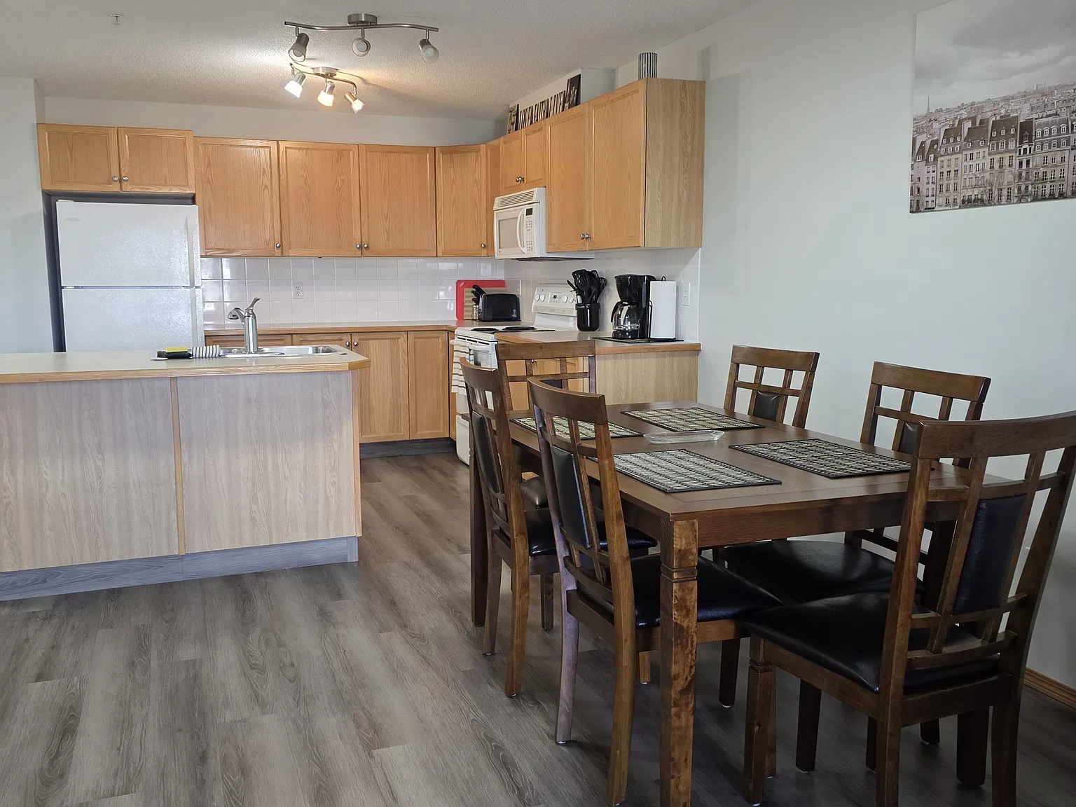 2 bed, 1100 sqft, $2,795 — Photo 3