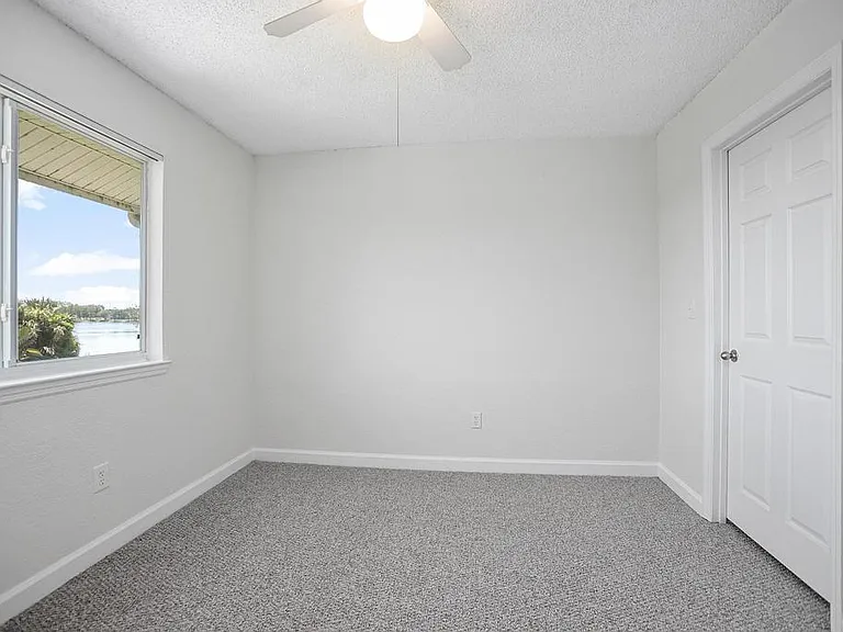 Bella Lago Apartments — Photo 12