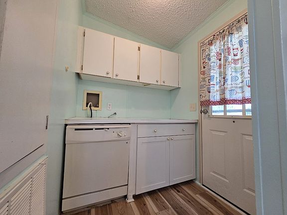 3rd image of 405 Seneca Dr #196