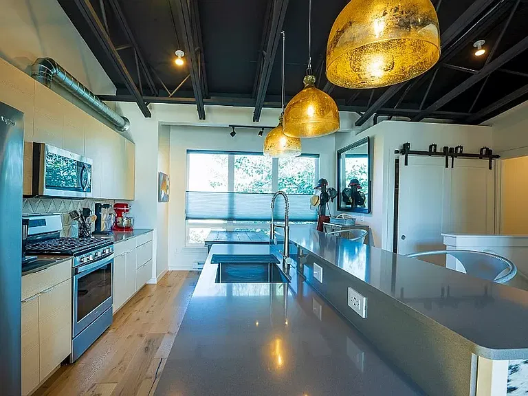 613 Nikles Drive — Photo 2