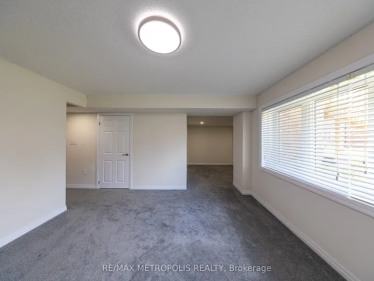 39 Northrop Ave — Photo 25