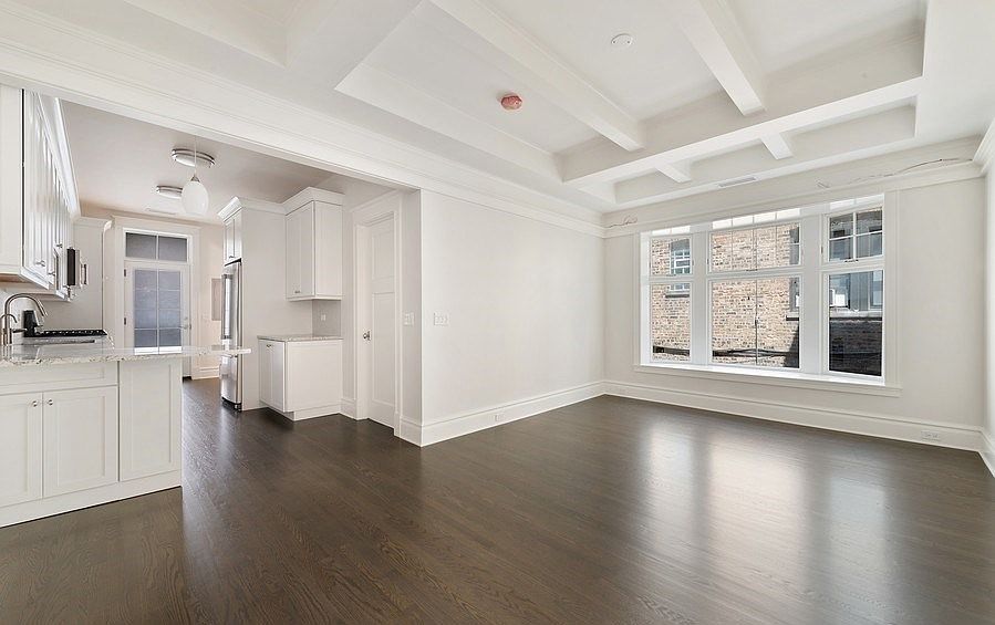1st image of 546 W Wellington Ave #1W