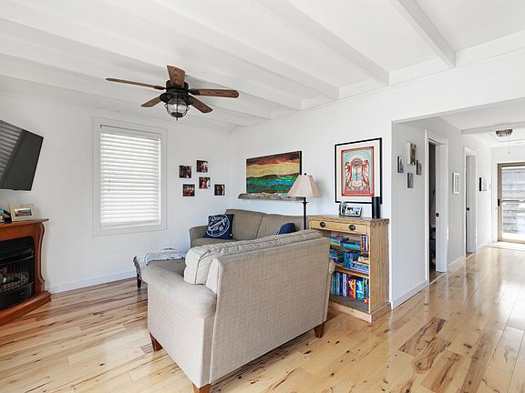 4th image of 318 Bay Walk