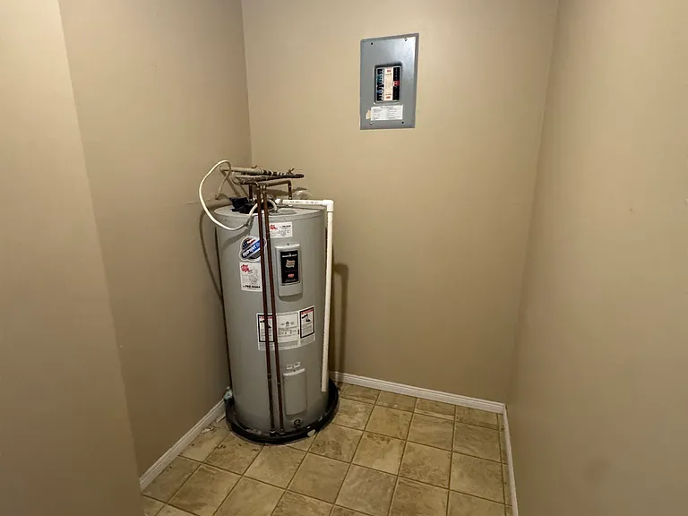 100 Scotswood Dr #19 — Photo 15