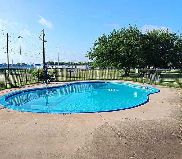 Fountain Lakes Apartments — Photo 4