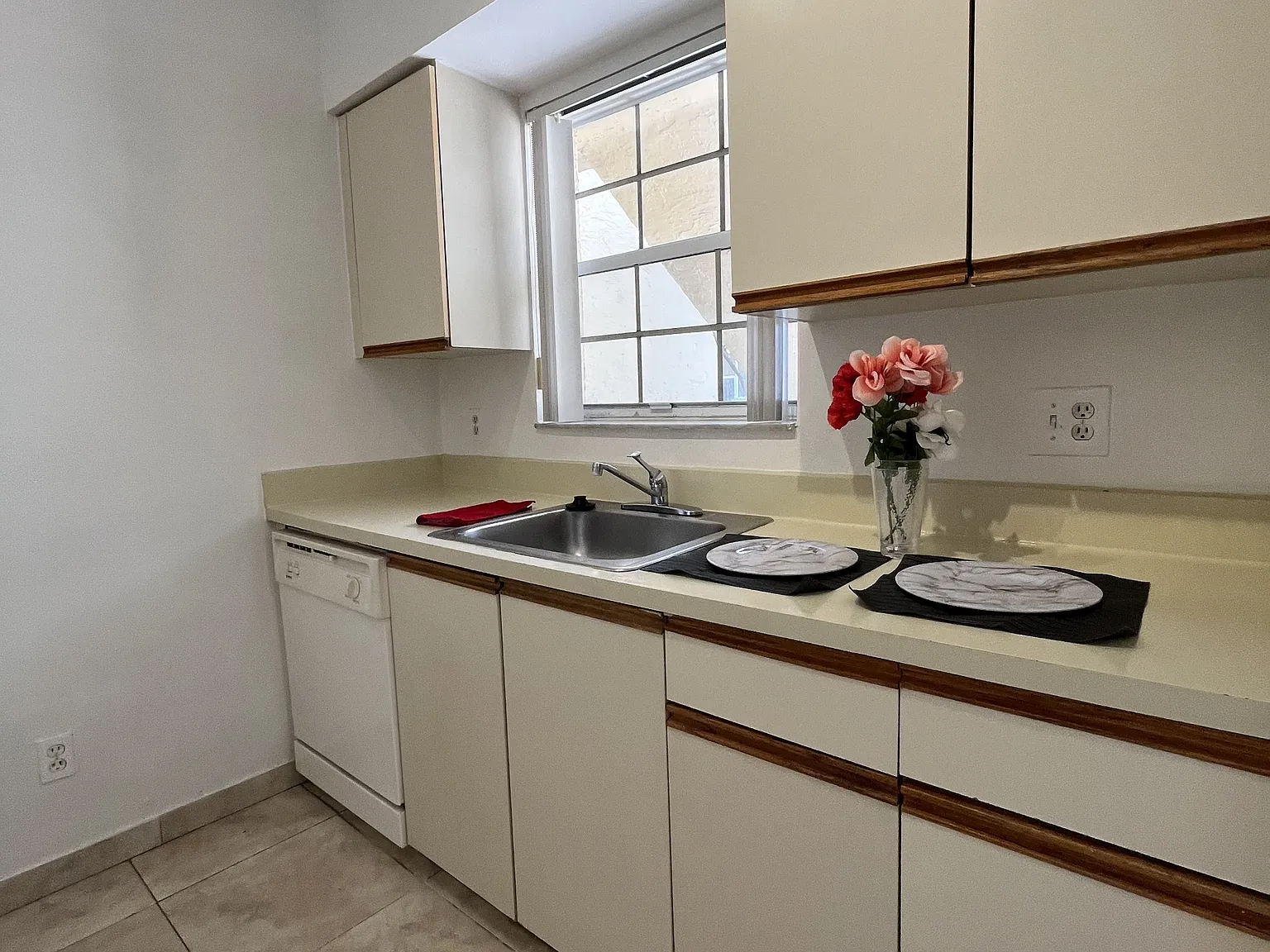 Waters Edge 661 #A20 (Orygeem LLC) - 226 — Photo 4
