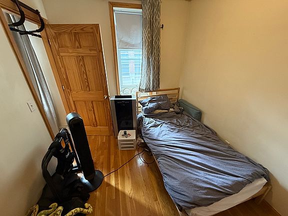 4th image of 712 Commonwealth Ave #1