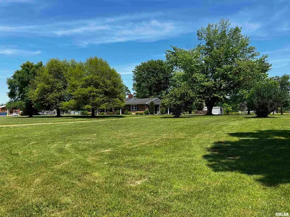 403 S Central St, Woodlawn, IL 62898