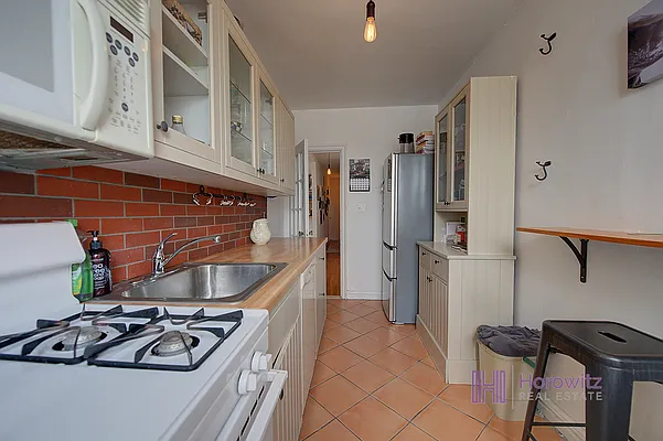 Sold by Horowitz Real Estate | media 15