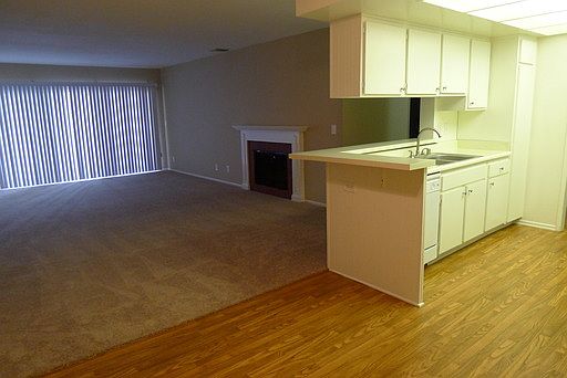 4th image of 13131 Moorpark St APT 412