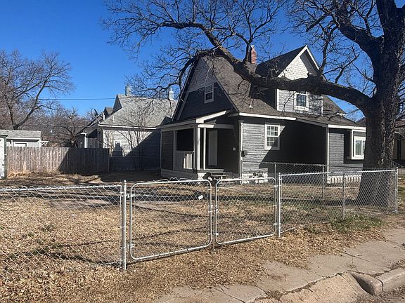 5th image of 924 W Maple St