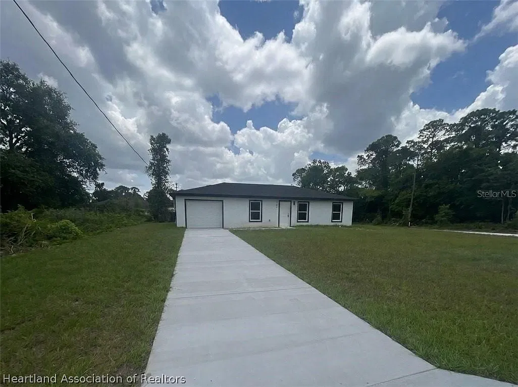 3 bed, 2.0 bath, 1036 sqft, $1,790 — Photo 1