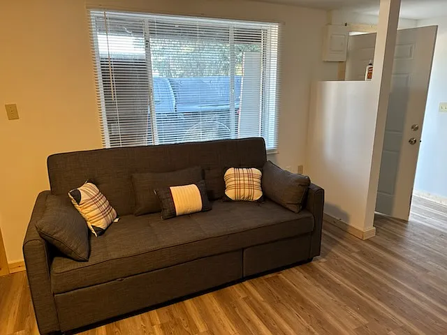 811 W Lorraine Ave #6 — Photo 3