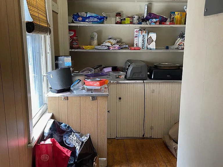 325 Faneuil St — Photo 9