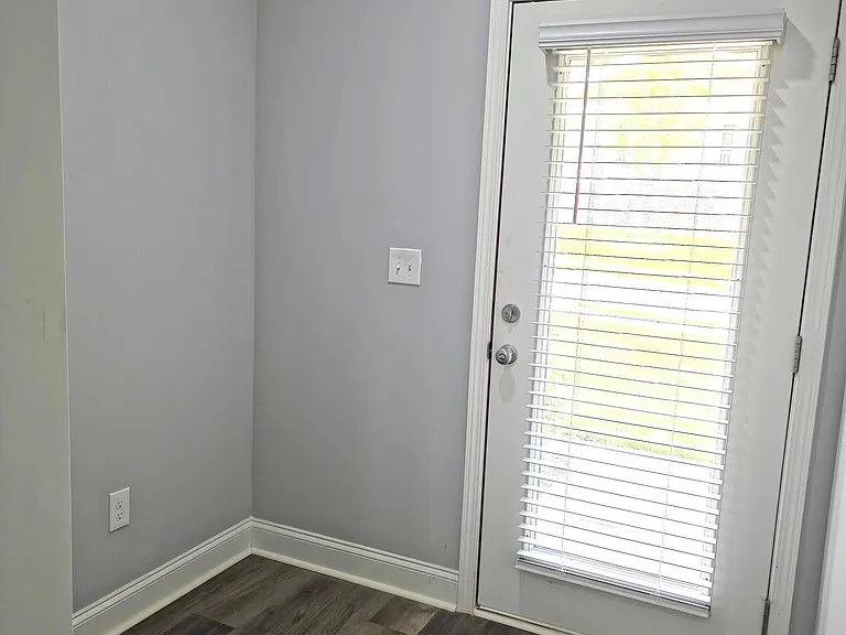 430 Village Creek Dr #B — Photo 7
