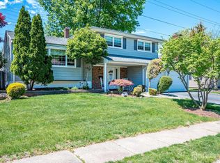 27 Eileen Way, Edison, NJ 08837
