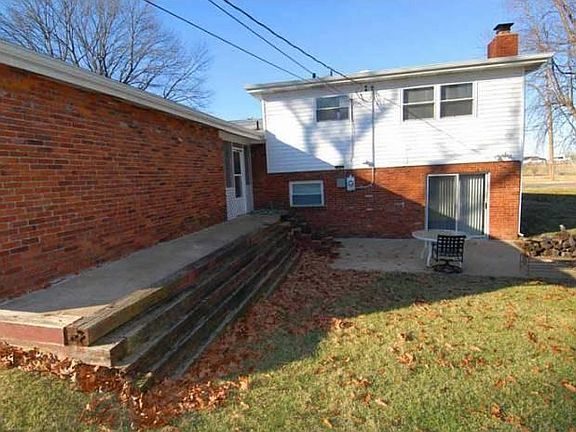 4th image of 536 Emerson Rd