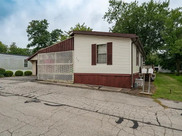 919 9th St, Bloomington, IL 61704