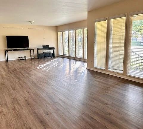 3rd image of 1303 Northlake Dr