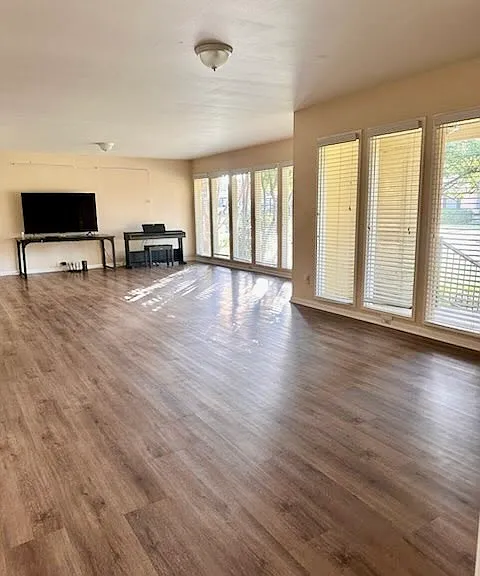 1303 Northlake Dr — Photo 3