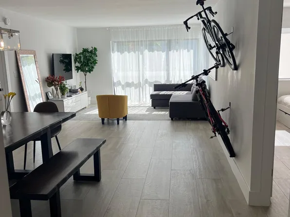 255 Galen Dr APT 2H, Key Biscayne, FL 33149