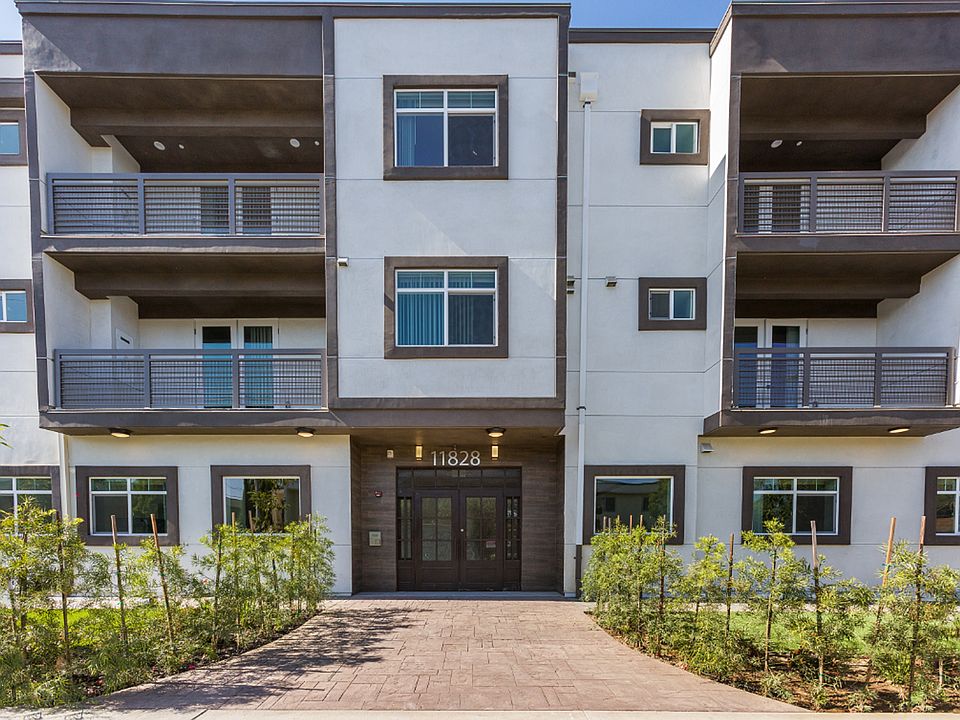 1st image of 11828 Runnymede St #302