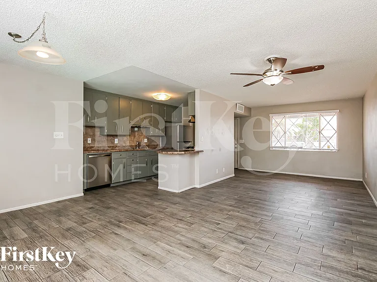 2030 E Aspen Ave — Photo 2