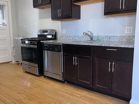 3rd image of 833 W Leland Ave APT 3R