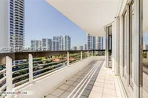 19195 NE 36th Ct #905 — Photo 7
