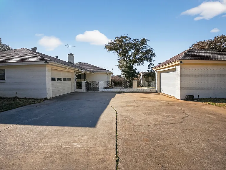 6425 Heidelburg Ct — Photo 32