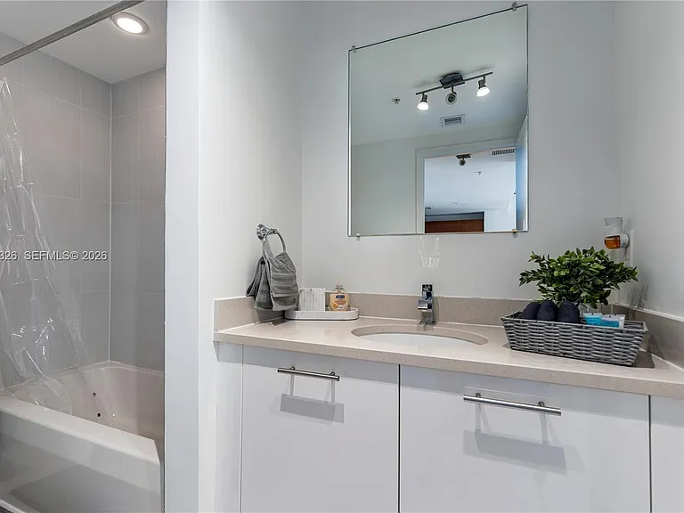 3250 NE 1st Ave #702 — Photo 27