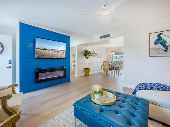 788 Park Shore DR #E31, NAPLES, FL 34103