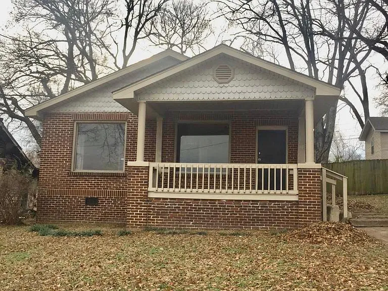506 S Pine St — Photo 1