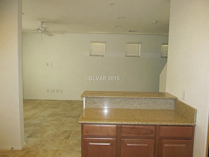 3 bed, 2.5 bath, 1455 sqft, $1,750 — Photo 2
