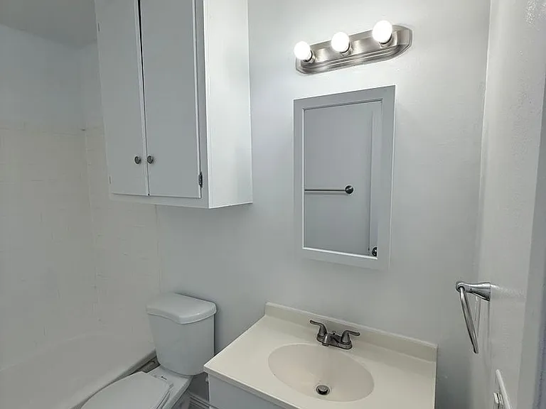 1 Month Free! Renovated Units in Central Van Nuys — Photo 19