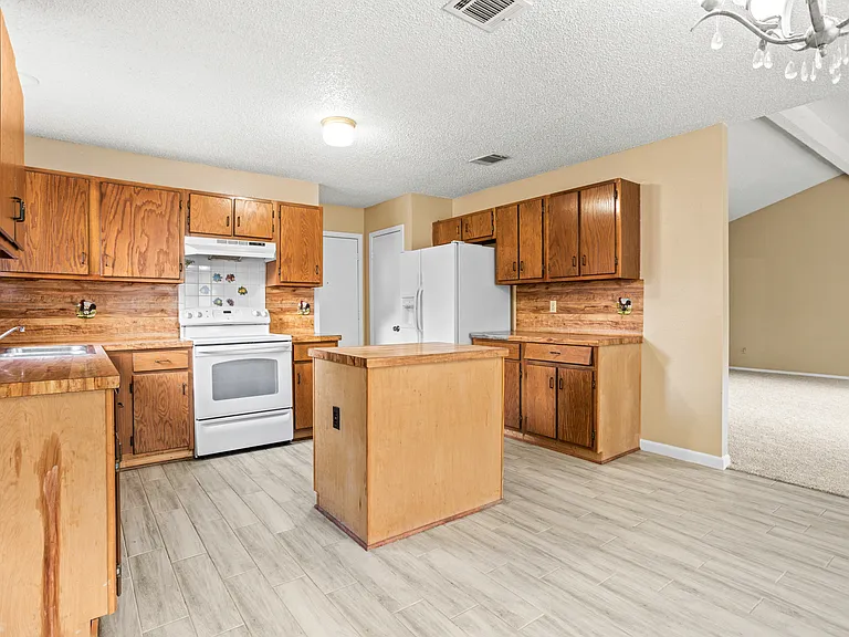 7254 Flaming Forest St — Photo 12