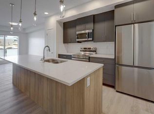 245 S Edith Pl NW #219, Calgary, AB T3R2E1